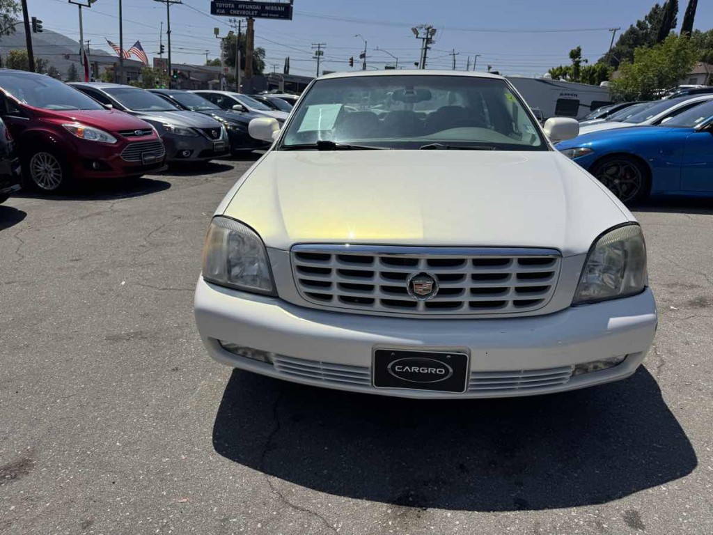 2004 Cadillac DeVille Image 2