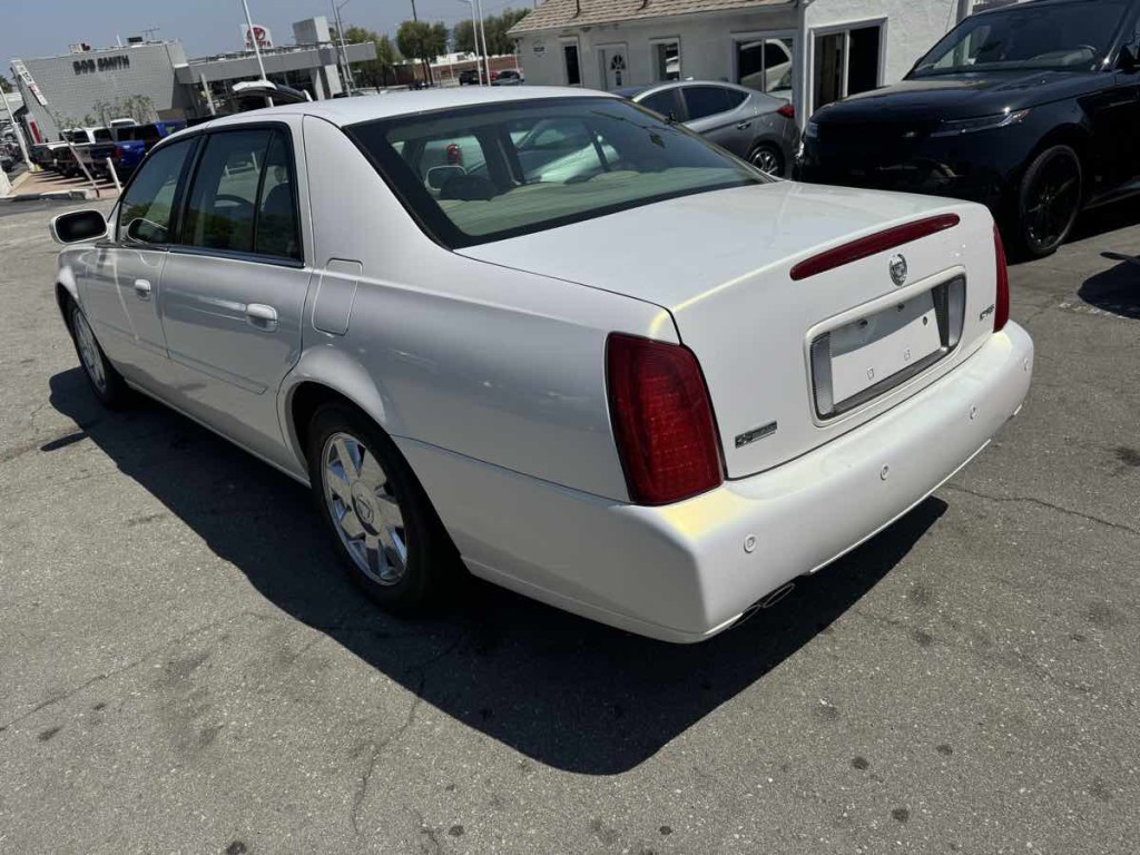 2004 Cadillac DeVille Image 5