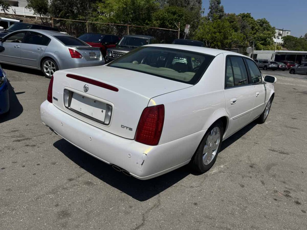 2004 Cadillac DeVille Image 6