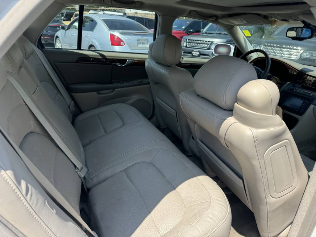 2004 Cadillac DeVille Image 11