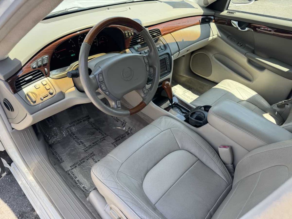 2004 Cadillac DeVille Image 12