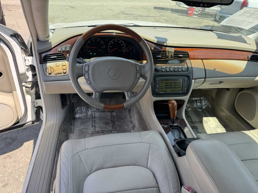 2004 Cadillac DeVille Image 15