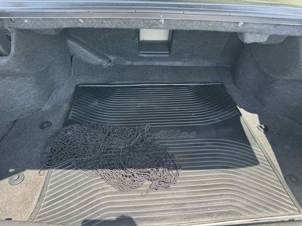 2004 Cadillac DeVille Image 17
