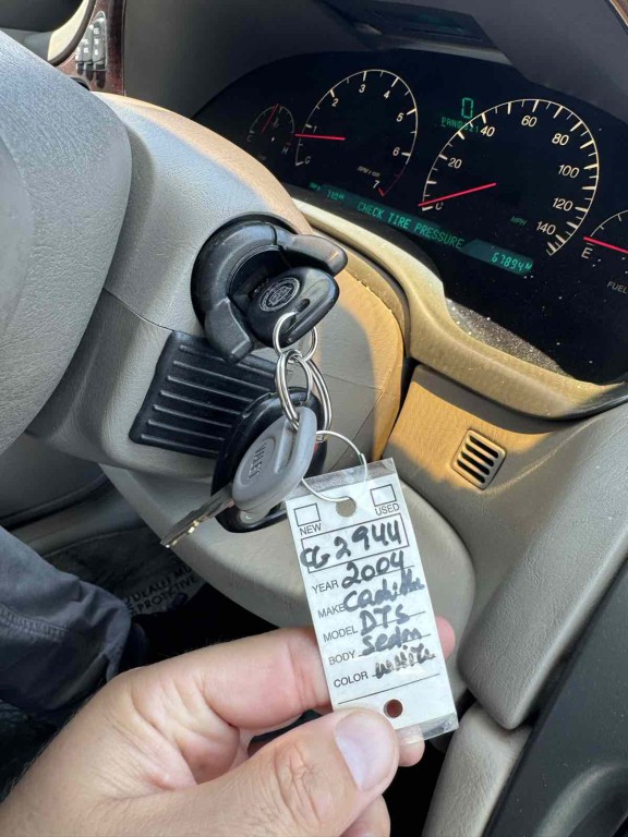2004 Cadillac DeVille Image 20