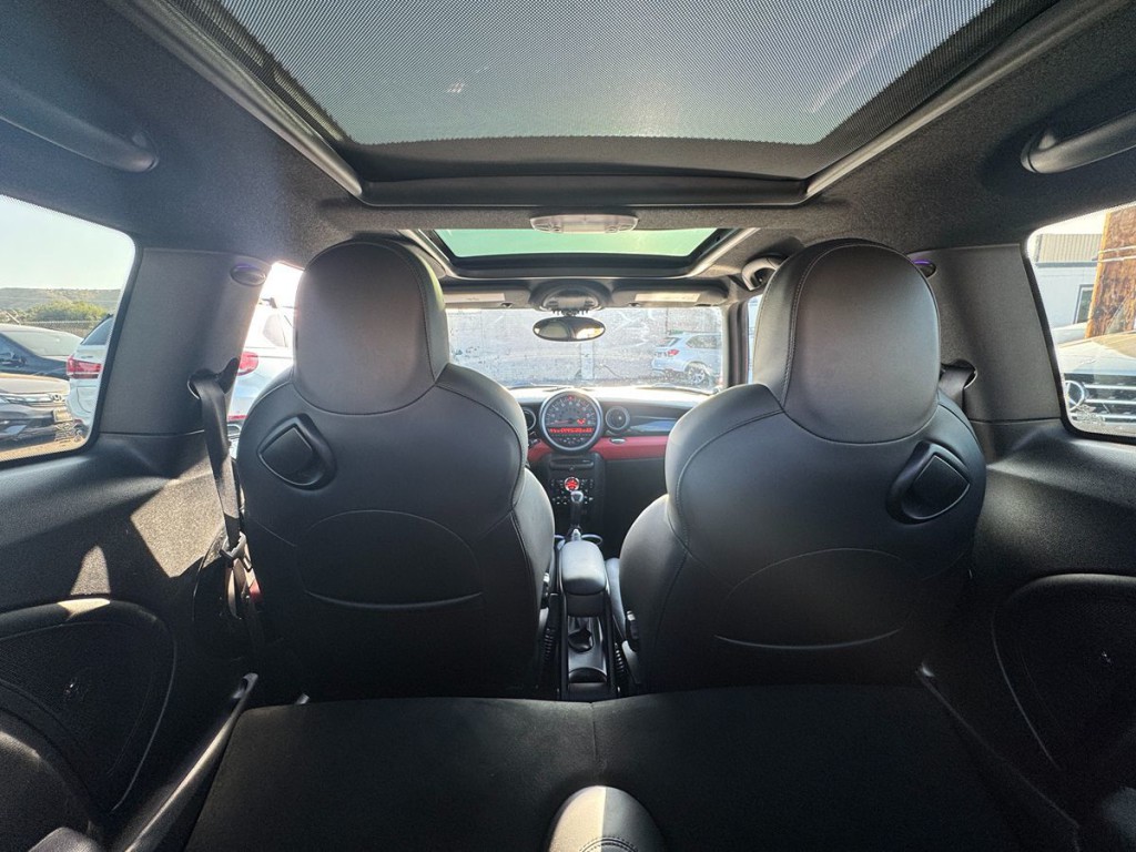 2012 MINI Cooper Image 11