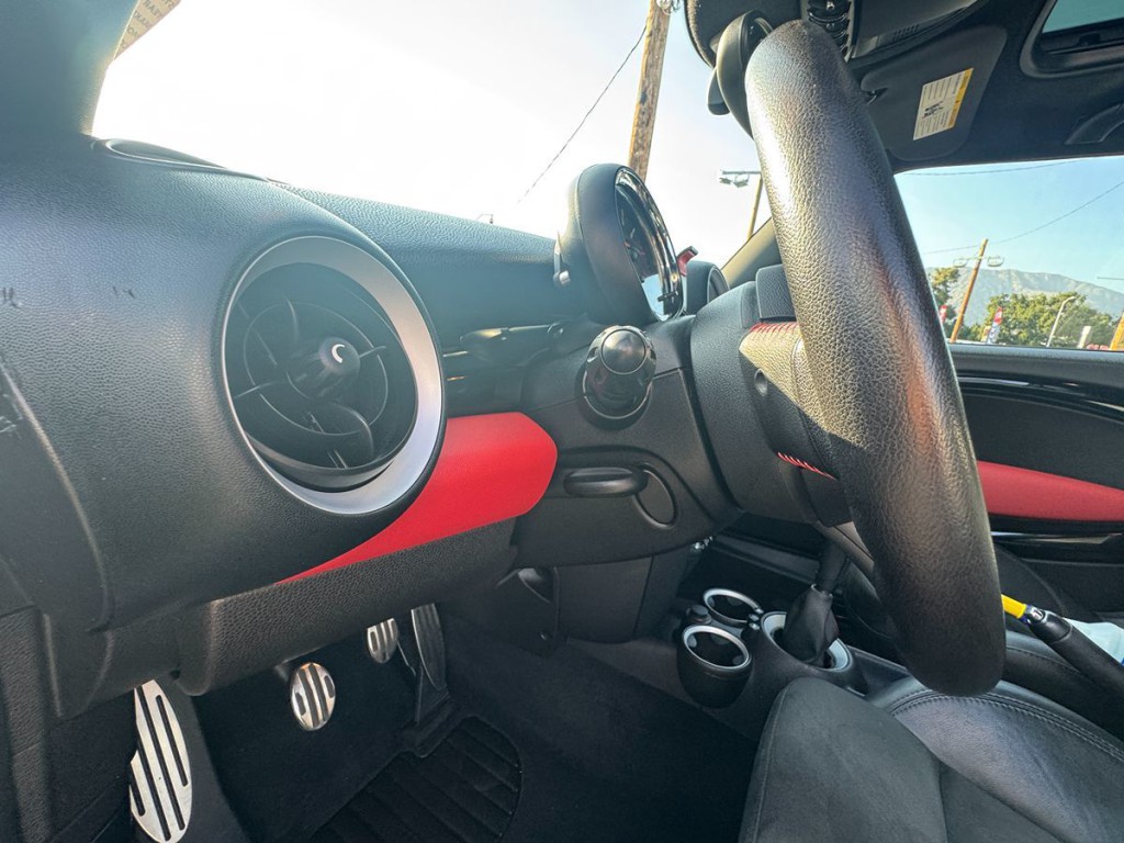 2012 MINI Cooper Image 18