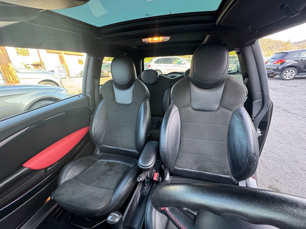 2012 MINI Cooper Image 28
