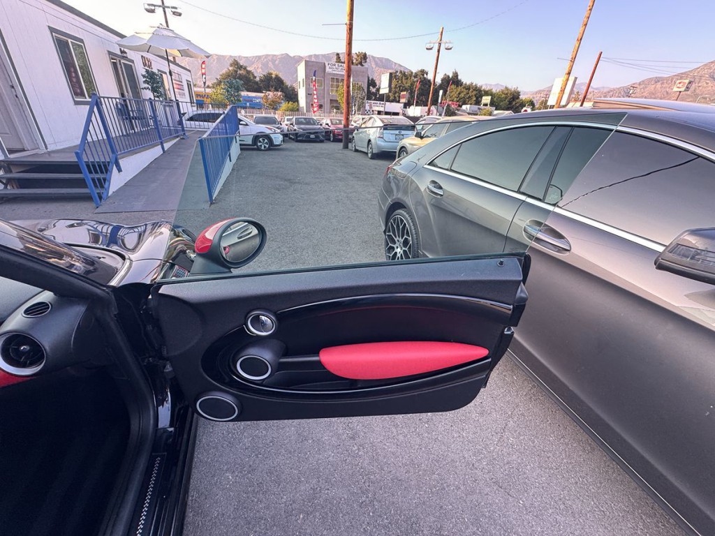 2012 MINI Cooper Image 30