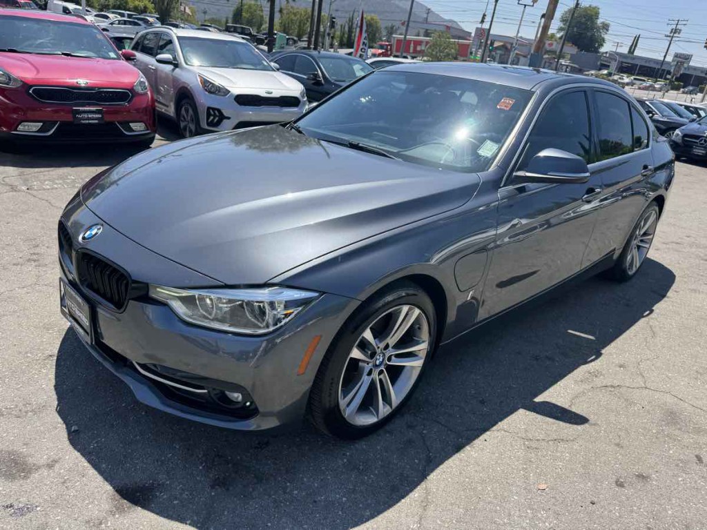 2018 BMW 3 Series Image 2