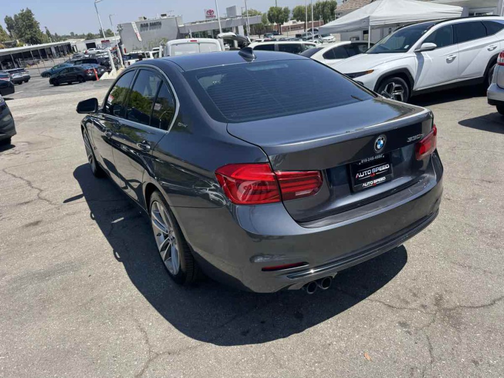 2018 BMW 3 Series Image 3