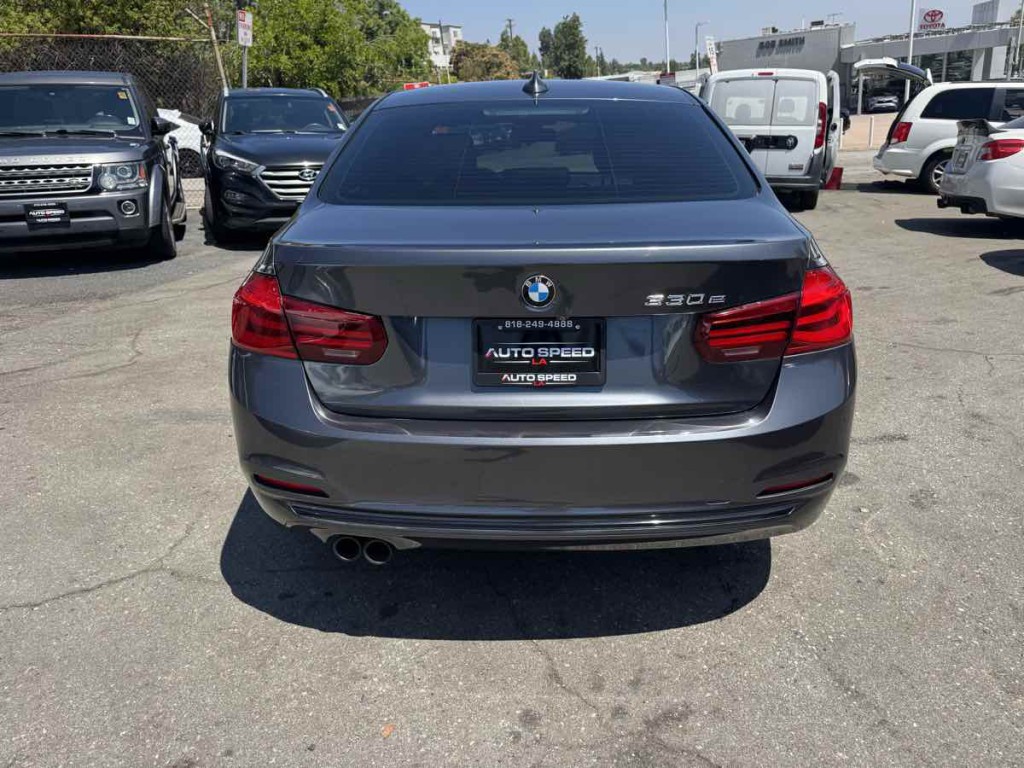2018 BMW 3 Series Image 4