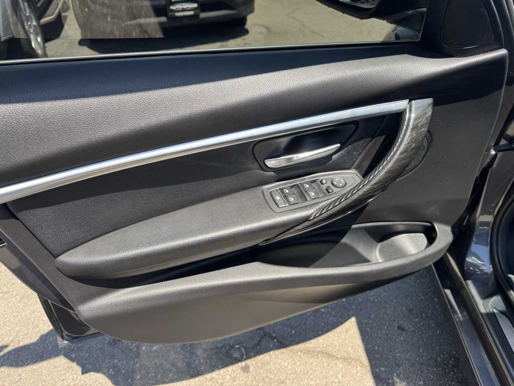 2018 BMW 3 Series Image 7