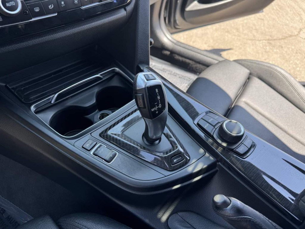 2018 BMW 3 Series Image 11