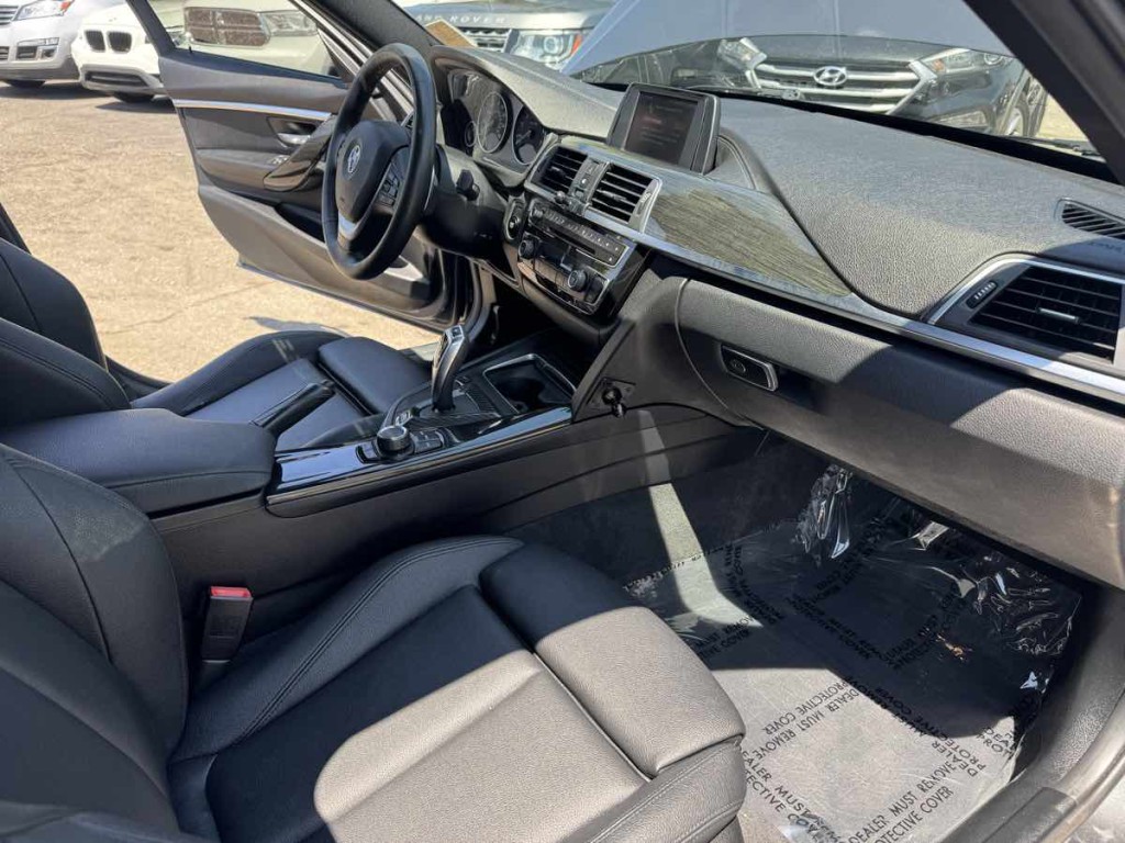 2018 BMW 3 Series Image 12