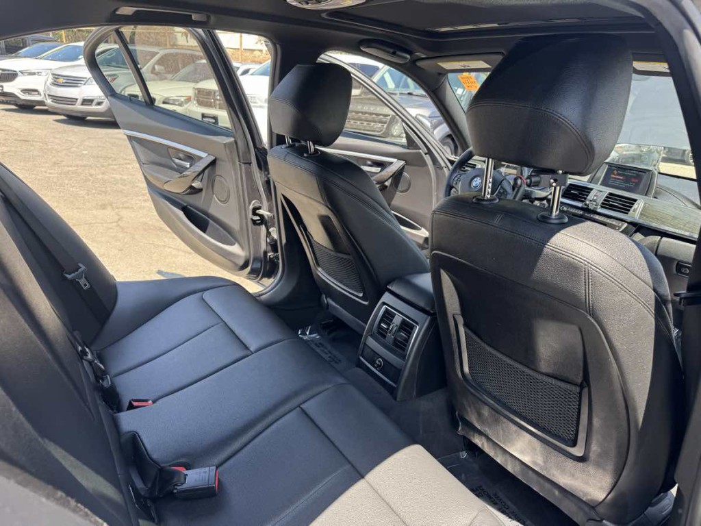 2018 BMW 3 Series Image 14