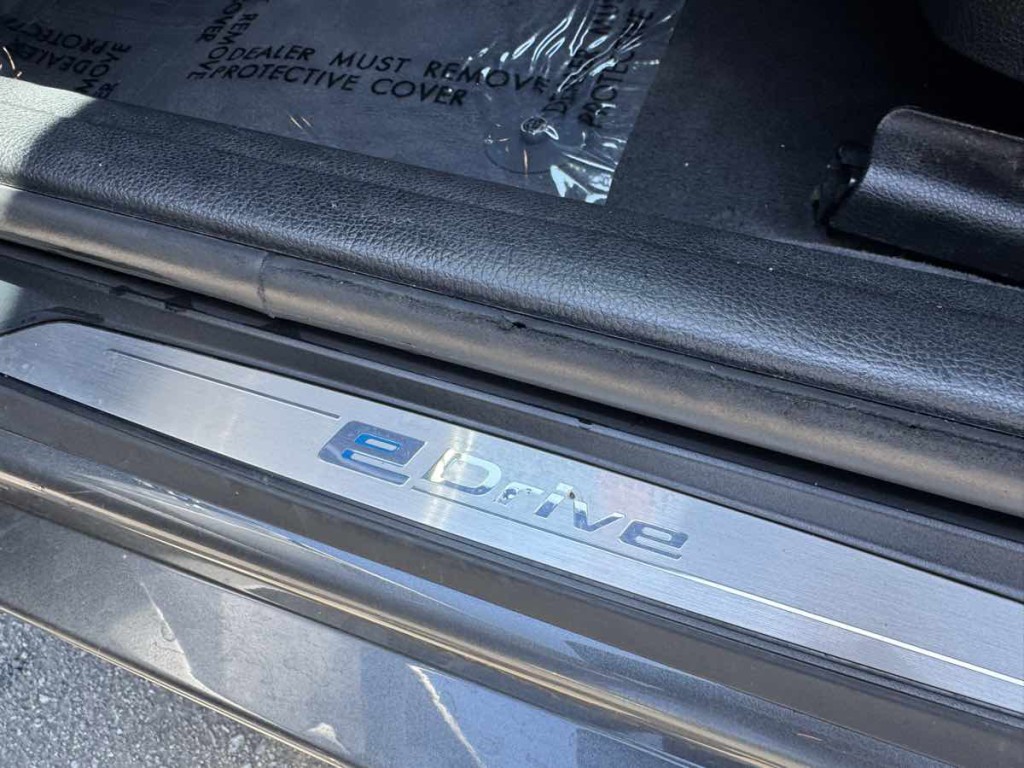 2018 BMW 3 Series Image 16