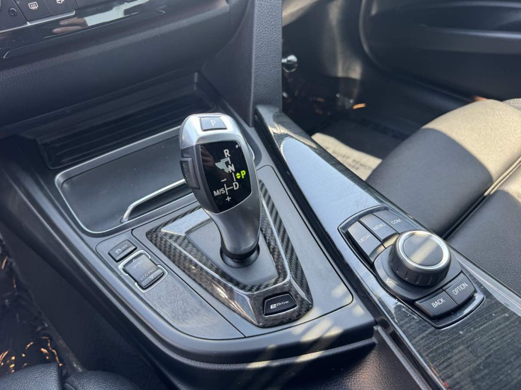 2018 BMW 3 Series Image 22