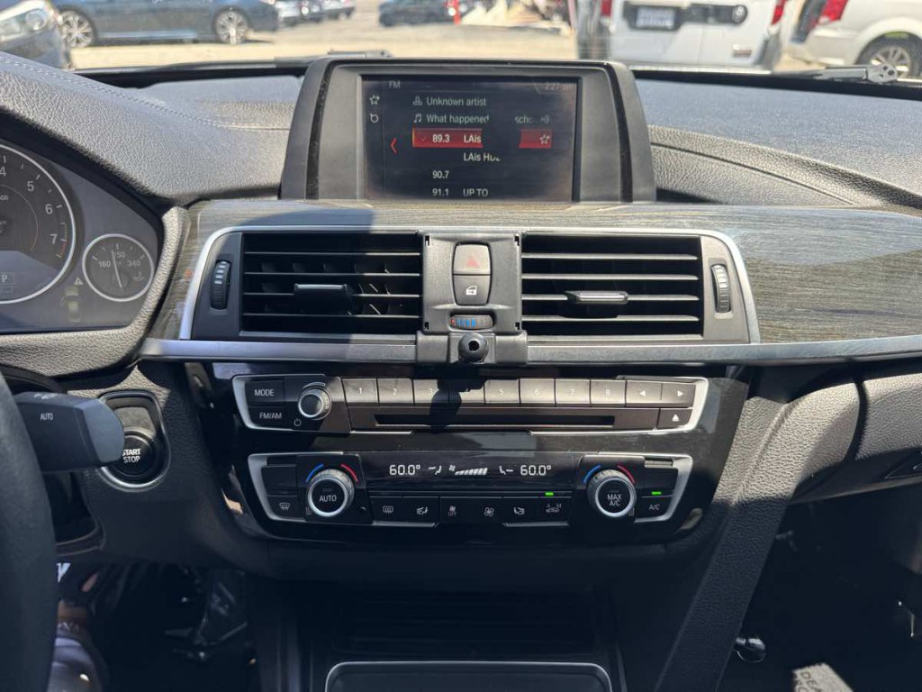 2018 BMW 3 Series Image 23