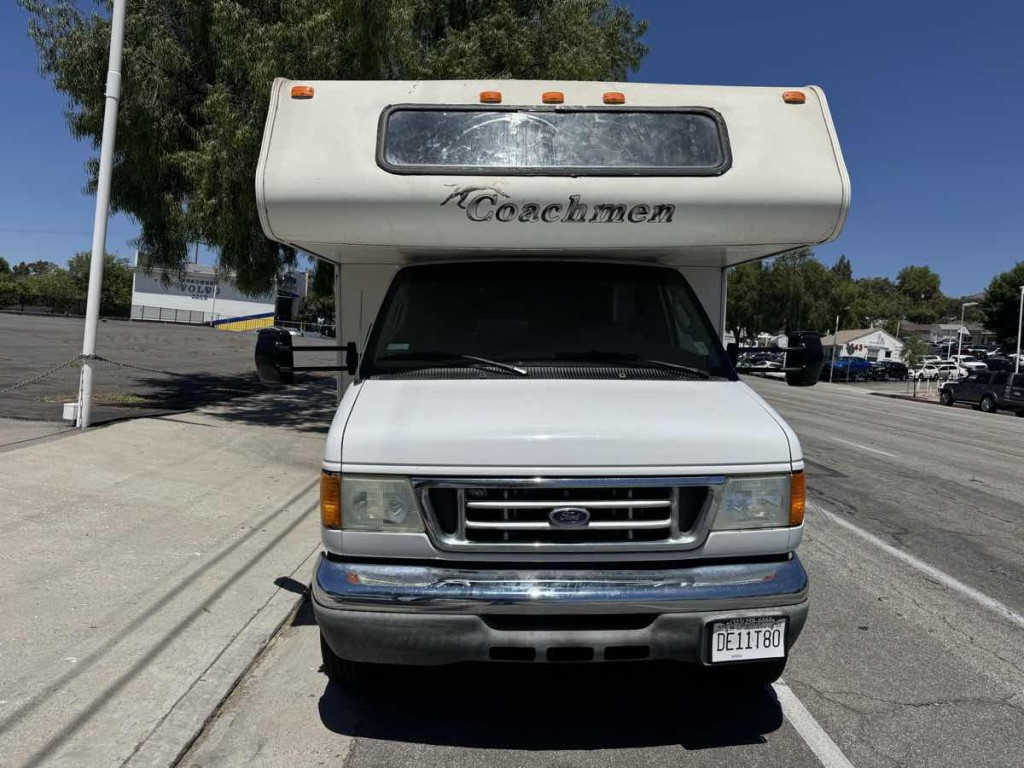 2004 Ford Econoline Image 2