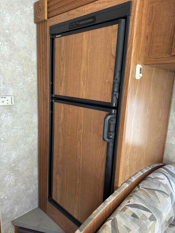 2004 Ford Econoline Image 20