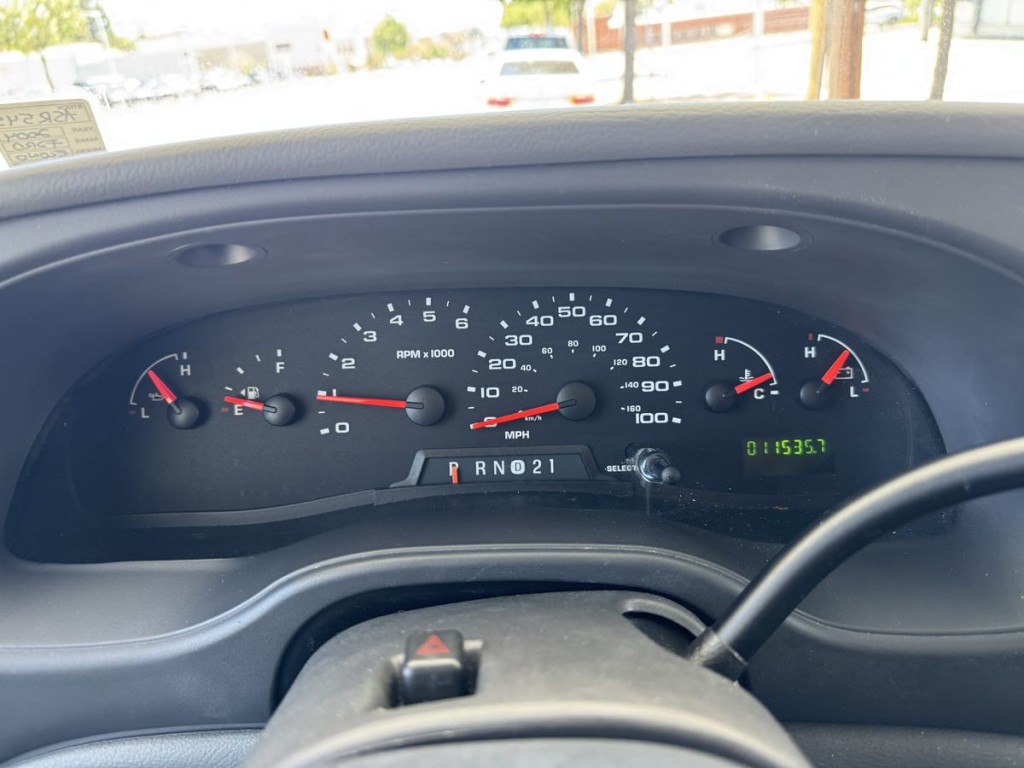 2004 Ford Econoline Image 22