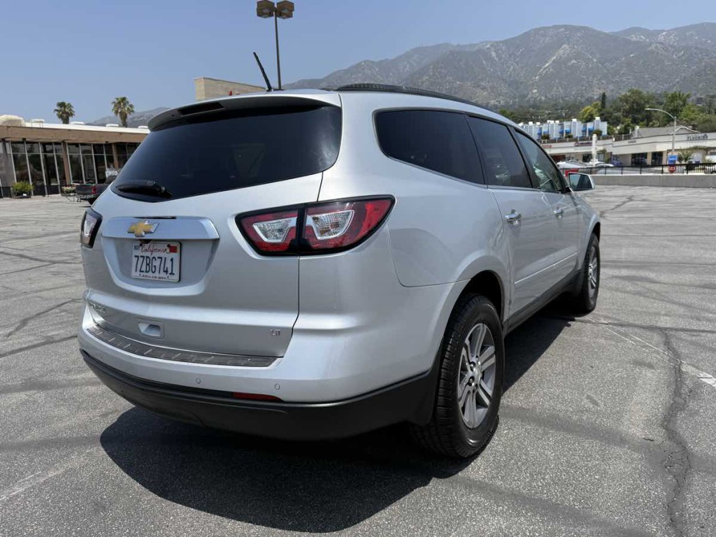 2017 Chevrolet Traverse Image 12