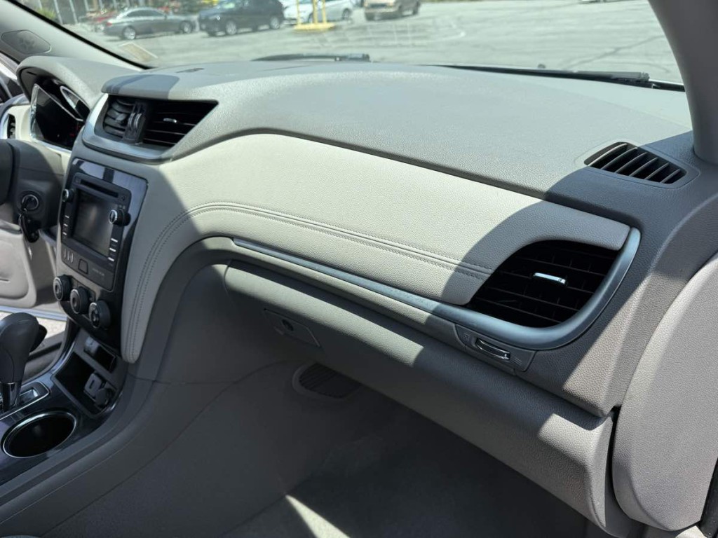 2017 Chevrolet Traverse Image 27