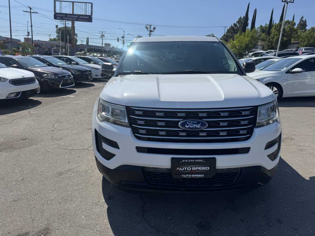 2017 Ford Explorer Image 2