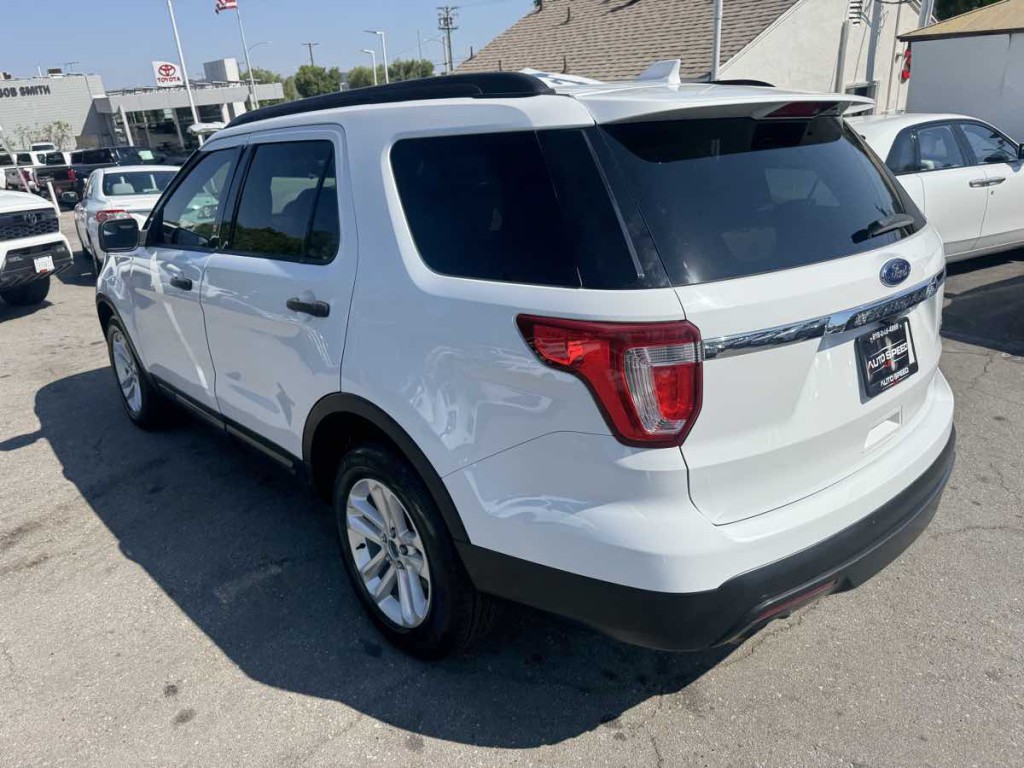 2017 Ford Explorer Image 4