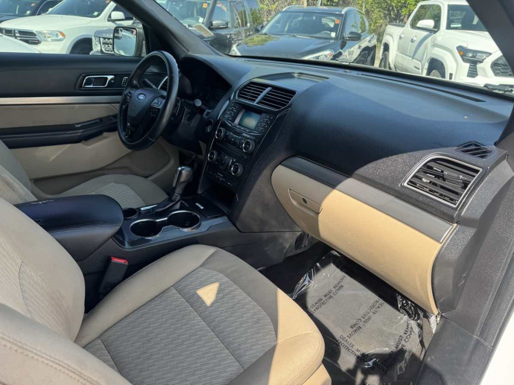 2017 Ford Explorer Image 9