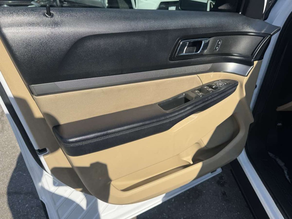 2017 Ford Explorer Image 14