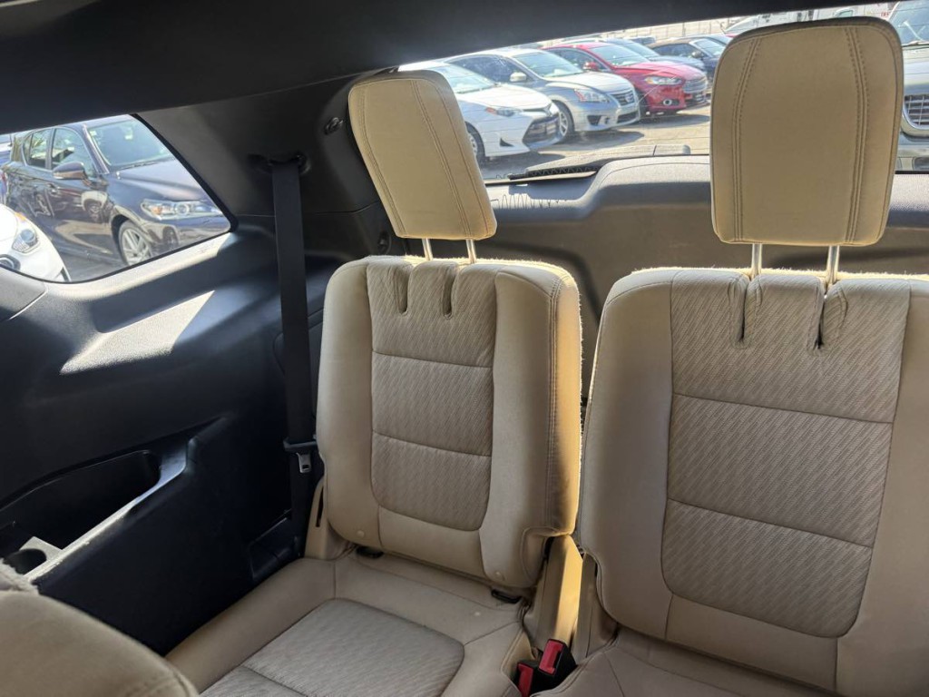 2017 Ford Explorer Image 16
