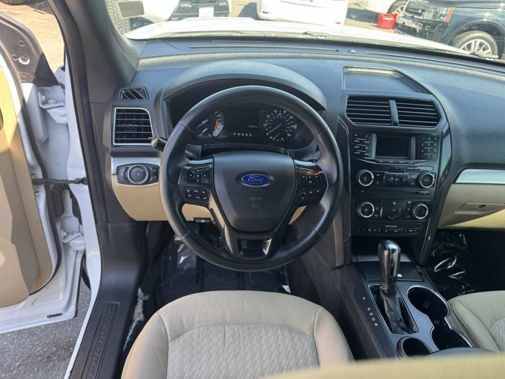 2017 Ford Explorer Image 17