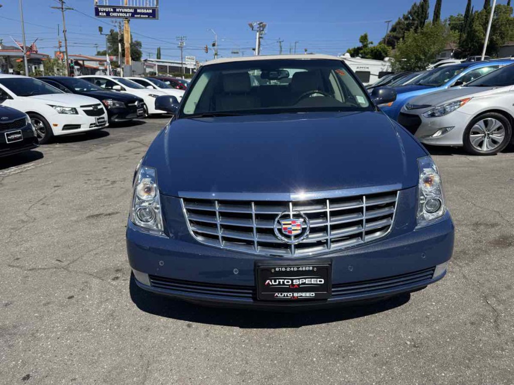 2009 Cadillac DTS Image 2