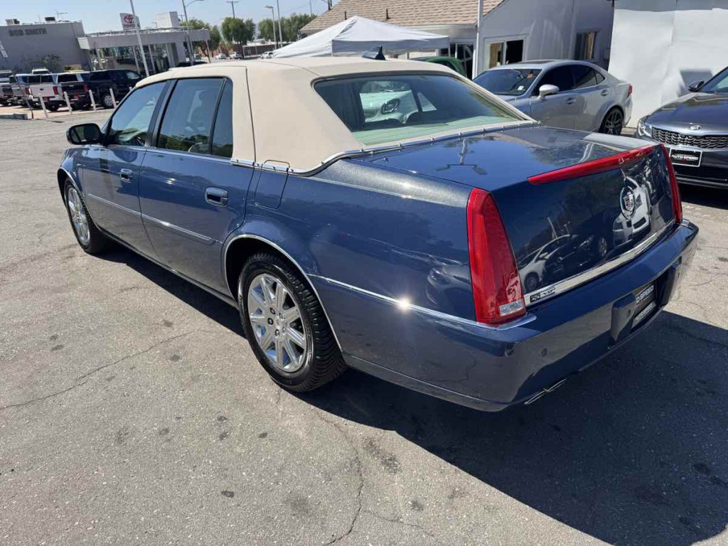 2009 Cadillac DTS Image 5