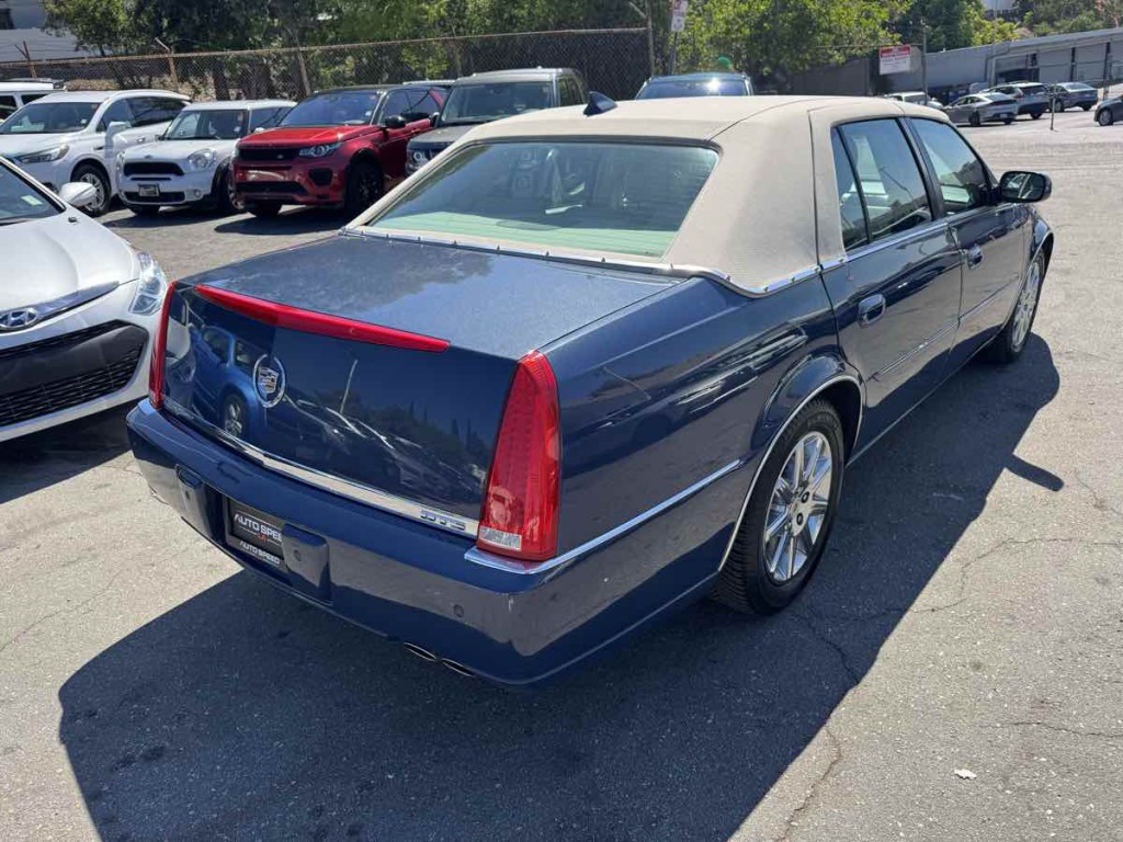 2009 Cadillac DTS Image 8