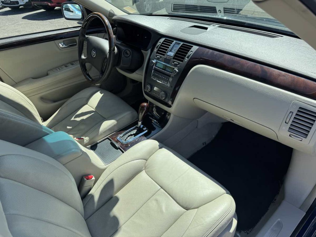 2009 Cadillac DTS Image 11
