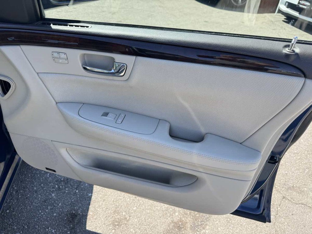 2009 Cadillac DTS Image 12