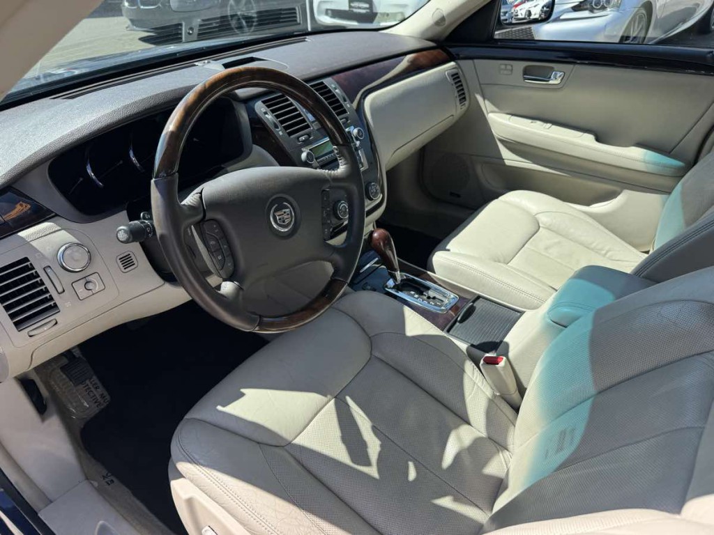 2009 Cadillac DTS Image 14