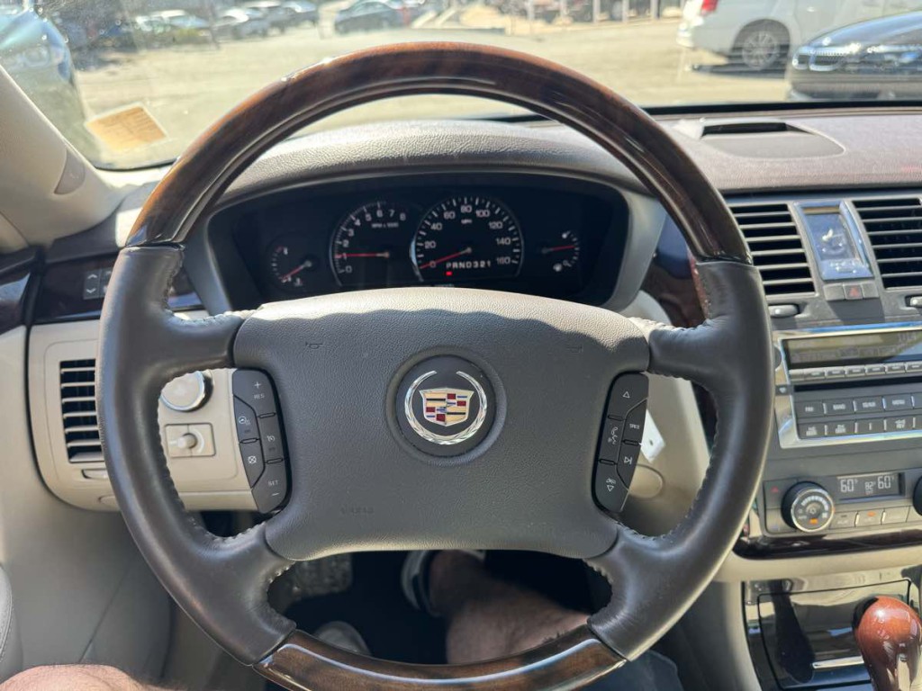 2009 Cadillac DTS Image 19