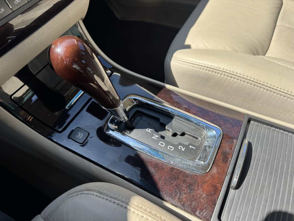 2009 Cadillac DTS Image 20