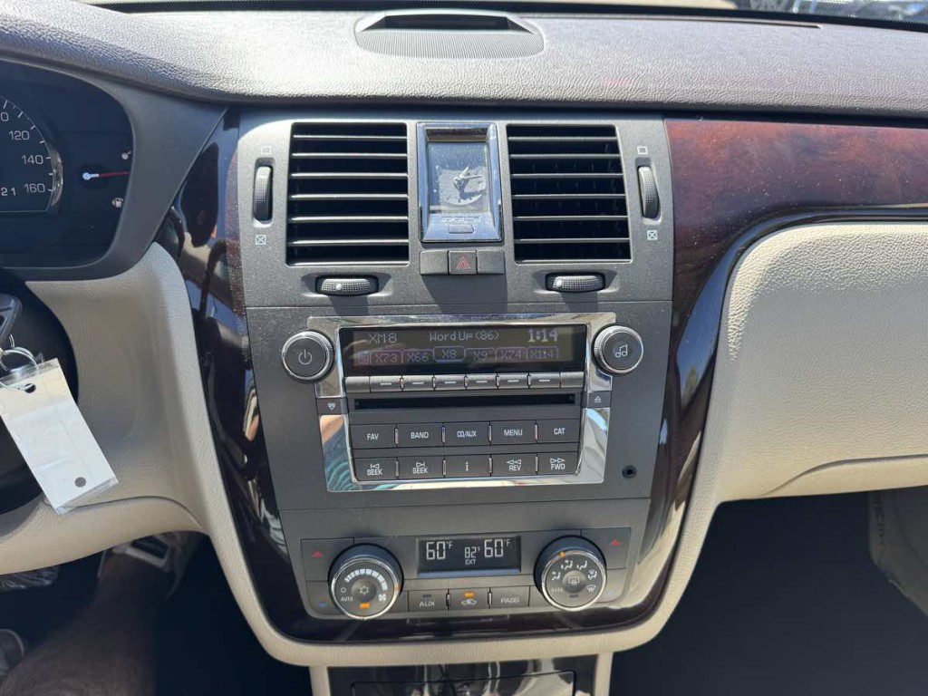 2009 Cadillac DTS Image 21