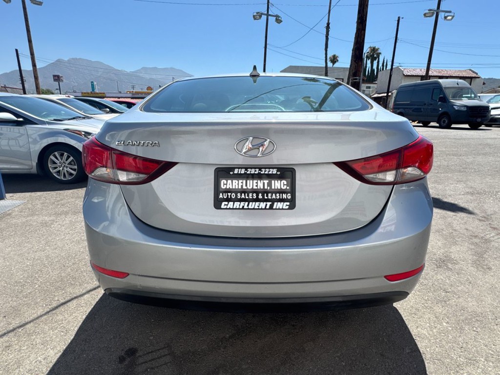 2015 Hyundai Elantra Image 8