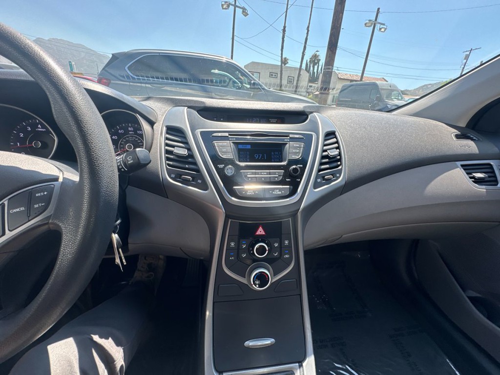 2015 Hyundai Elantra Image 15