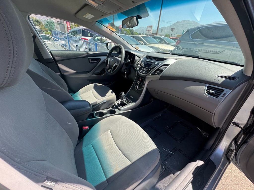 2015 Hyundai Elantra Image 17