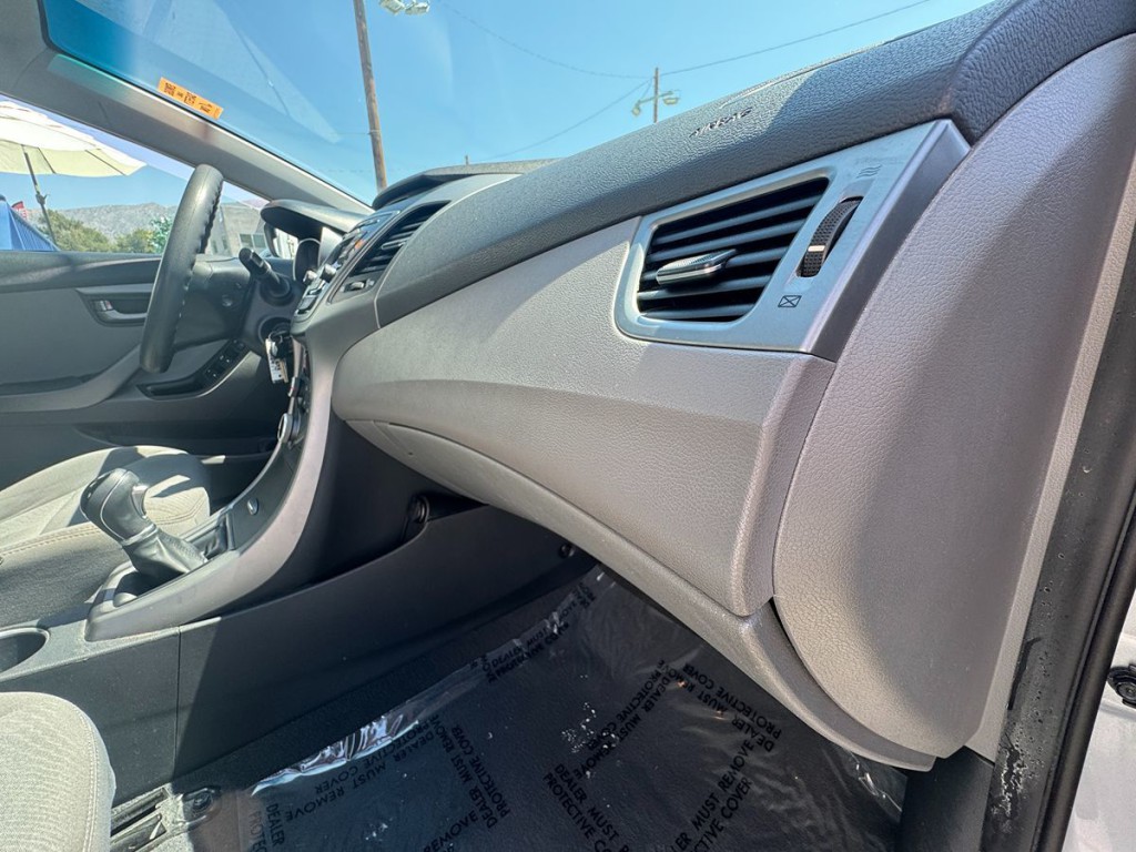 2015 Hyundai Elantra Image 19