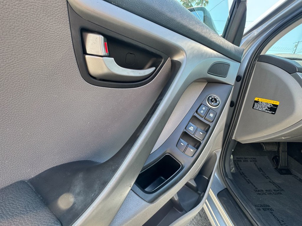 2015 Hyundai Elantra Image 20