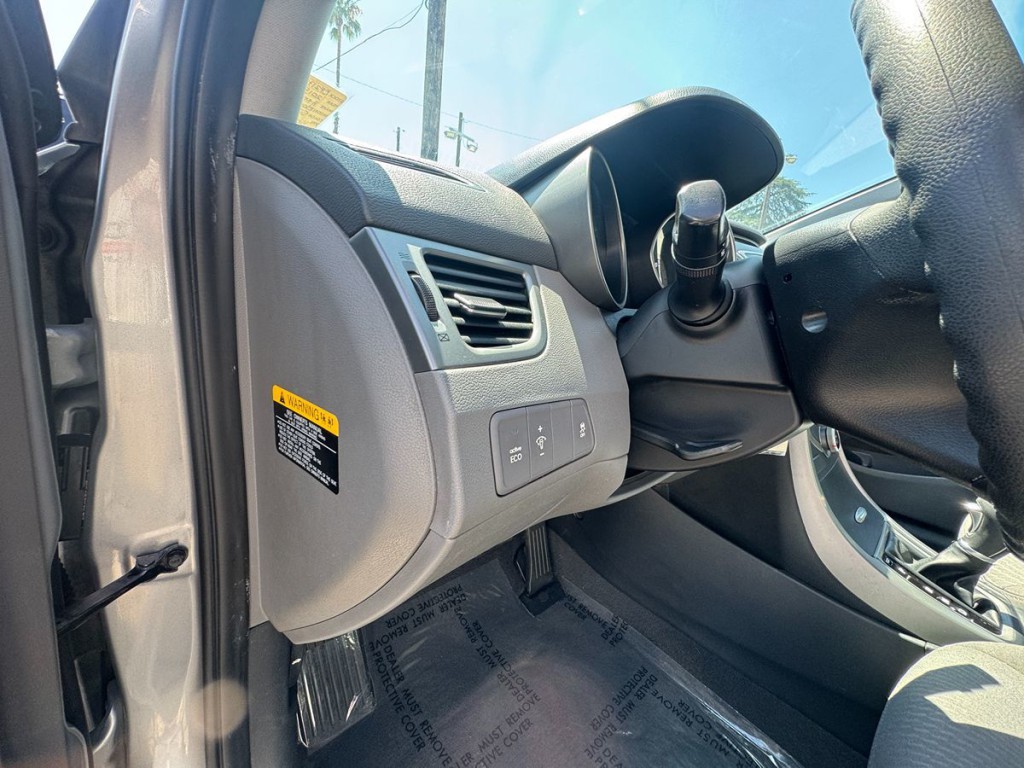 2015 Hyundai Elantra Image 21