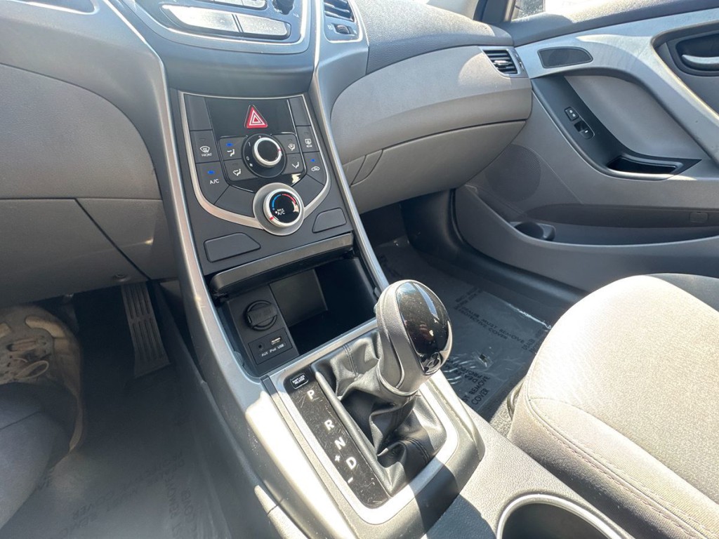 2015 Hyundai Elantra Image 22