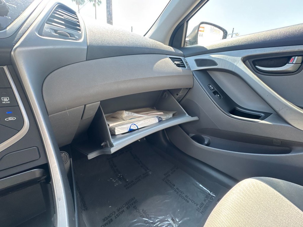 2015 Hyundai Elantra Image 24